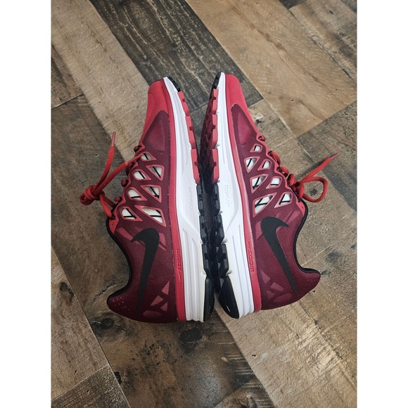 NWOT Nike Air Zoom Vomero 9 TB Mens 11 Red White Black Athletic Shoes 659373-603